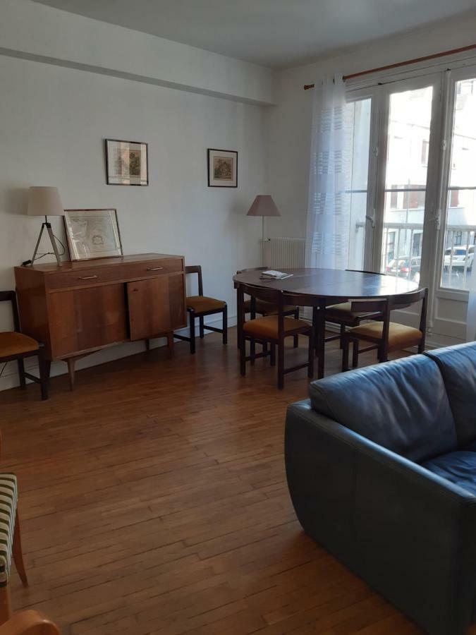 Charmant Appartement Au Pied Du Chateau Gien Luaran gambar